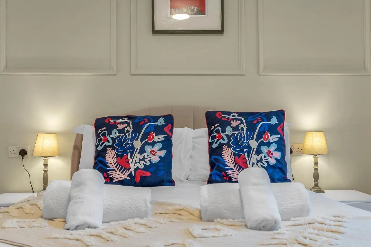 Cheerful Stays - Jamson Pl 3 Bed Apartment Edinburgh