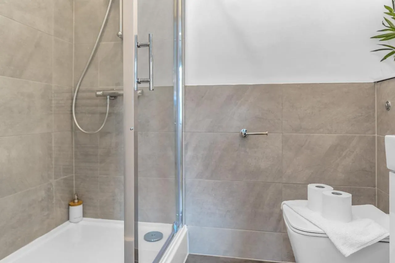 Cheerful Stays - Jamson Pl 3 Bed Apartment Edinburgh