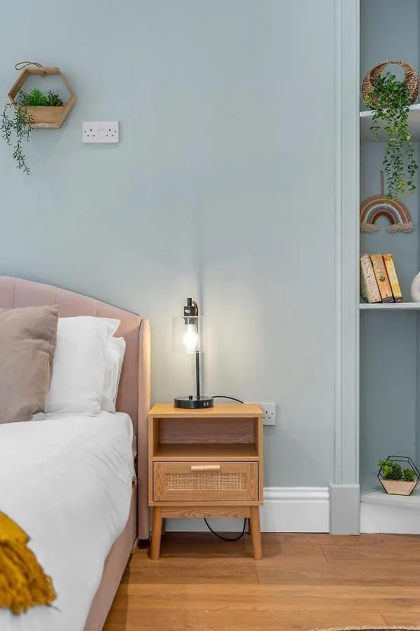 Cheerful Stays - Jamson Pl 3 Bed Apartment Edinburgh