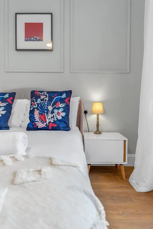 Cheerful Stays - Jamson Pl 3 Bed Apartment Edinburgh