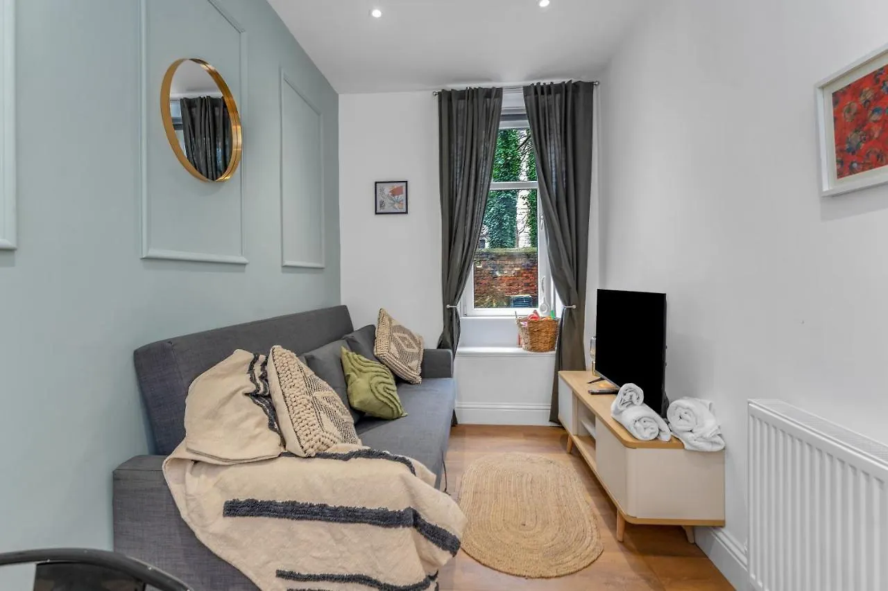Cheerful Stays - Jamson Pl 3 Bed Apartment Edinburgh