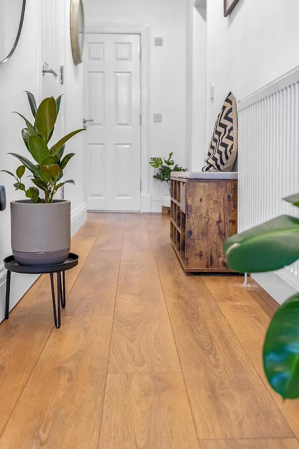 Cheerful Stays - Jamson Pl 3 Bed Apartment Edinburgh