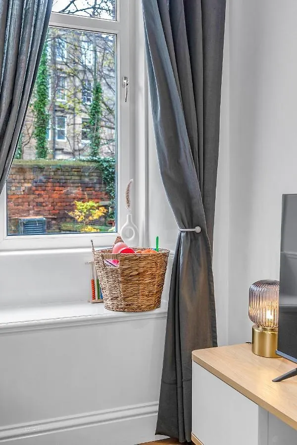 Cheerful Stays - Jamson Pl 3 Bed Apartment Edinburgh 0*,  United Kingdom