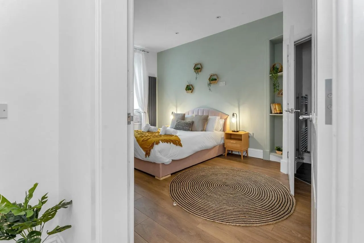 Cheerful Stays - Jamson Pl 3 Bed Apartment エディンバラ