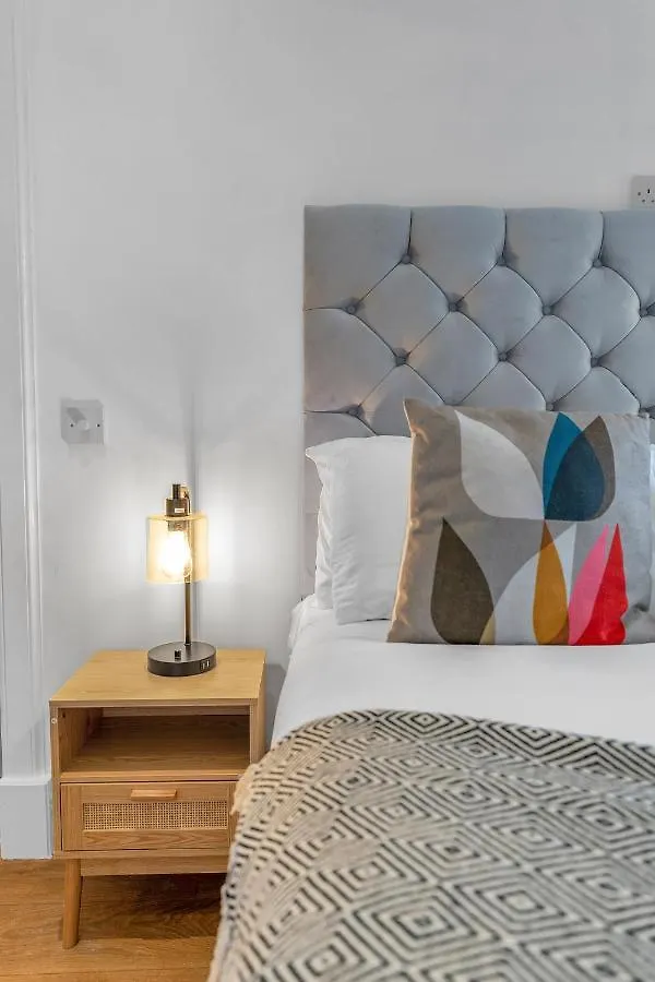 Cheerful Stays - Jamson Pl 3 Bed Apartment エディンバラ